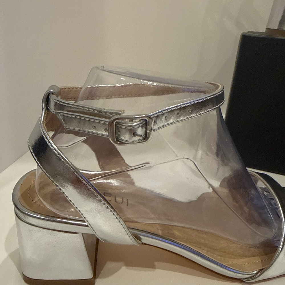 NIB‎ TEAIEUI Silver Square Toe Block Heel Sandals Silver Strap - Picture 3 of 6
